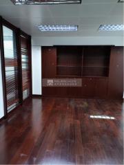 第一國際商業中心低層