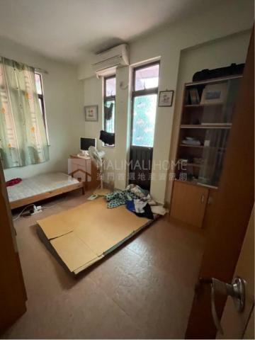 鴻德大廈中層2房