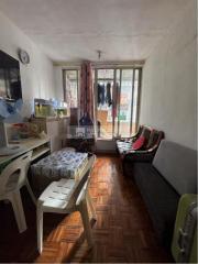 多寶花園萬寶閣高層  向街, 有落地花籠 