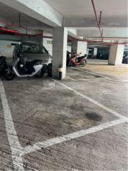 黑沙環 望廈 新益花園 靚車位 泊七人車及泊多部電單車  平售128萬