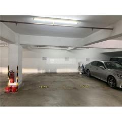 曼克頓2樓大車位