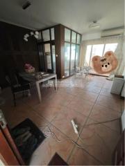 金苑大廈01座高層D