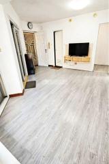 廣華新邨02座中層